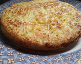 Foto del paso 3 de la receta: Tortillita de papas individual súper express: todo junto a la sartén!🥔🥚