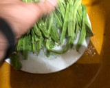 Foto del paso 1 de la receta: Judías verdes con patatas, aderezo VIDALIM y medallones de merluza a la plancha