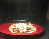 Foto del paso 6 de la receta: Pizza Fácil Con Tortilla de Harina en Microondas