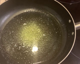 Foto del paso 1 de la receta: Huevos con bechamel y pimientos asados