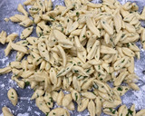 Foto langkah ke 3 dari resep Kue Bawang Gunting.
