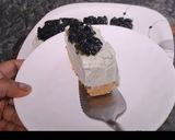 A picture of step 4 of Blueberry cheese pastry.
