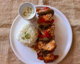 Foto del paso 6 de la receta: Brochette de pollo con arroz y salsa de yogur
