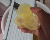 Foto langkah ke 1 dari resep Keripik kentang (potato chip) bumbu tabur homemade (W#49).