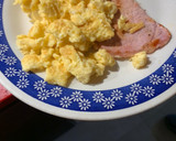 Foto del paso 4 de la receta: Filetes a la plancha con champiñones/ filete a la plancha con huevos revueltos