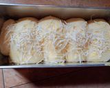 Foto langkah ke 9 dari resep Roti Sobek.