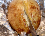 Foto del paso 2 de la receta: Patatas crujientes rellenas con puré de puerro y bacon en airfryer