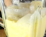 A picture of step 2 of Pear honey smoothie.
