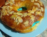 Foto del paso 11 de la receta: Roscones pequeños rellenos con nata de colores