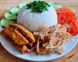 A picture of step 7 of Vegan Broken Rice with Grilled Pork Chop and Shredded Tofu Skin.