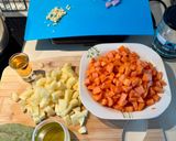 Φωτογραφία βήματος 1 της συνταγής 👩‍🍳 Σούπα καρότο 🥕 πατάτα 🥔 βελουτέ με τζίντζερ 🫚 και σαμιώτικο κρασί 🍷 στην χύτρα