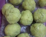 Foto langkah ke 2 dari resep Banana choco ball.