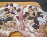 Foto del paso 1 de la receta: Lomo encinta (Cachopo) con pasas y piñones