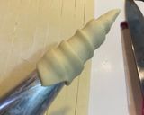 Foto langkah ke 2 dari resep Custard Cream Horn Pastry / Kue Cum Cum.