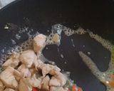 Foto langkah ke 2 dari resep Ide Bekal : Tumis Ayam Taichan.