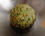 A picture of step 3 of Bathua Lachcha Paratha.