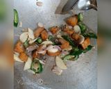 Foto langkah ke 3 dari resep Tumis toge ikan asin tenggiri.