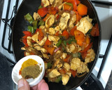 Foto del paso 5 de la receta: Verdura salteada con pollo