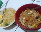 Foto langkah ke 10 dari resep 🍜Soto mie and 🍝fried noodle with egg🥚 and extra vegetable🥗.