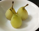 A picture of step 5 of Poached pears with chocolate and ice-cream.