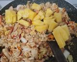 Foto langkah ke 6 dari resep Khao Pad (Nasi Goreng Nanas Khas Thailand).