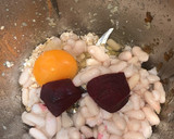 Foto del paso 1 de la receta: Hamburguesas de judía y remolacha con cebolla caramelizada para niños