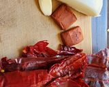 Foto del paso 1 de la receta: Tamales rojos en hoja de maíz