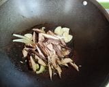 Foto langkah ke 6 dari resep Oseng oseng suwir ikan tongkol kemangi.