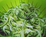 Foto del paso 4 de la receta: Cintas de calabacines 🥒al ajo🧄 con gambas 🦐