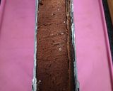 Une image de l'étape 8 de Bûche au chocolat blanc coeur framboises 😋 sur son moelleux au chocolat 🍫.