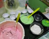 Foto langkah ke 3 dari resep Bolu kukus semangka.