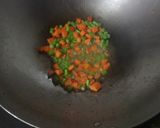 Foto langkah ke 2 dari resep Nasi Goreng Telur.