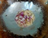 Foto langkah ke 2 dari resep Telur Ceplok Kuah Kecap.