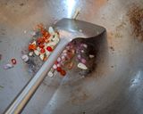 Foto langkah ke 3 dari resep Tumis Kuping Babi dan Buncis.