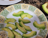 Foto del paso 4 de la receta: Mini torrijas al horno con aguacate