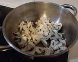 Foto del paso 6 de la receta: Albóndigas de pollo en salsa de hongos