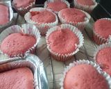 A picture of step 3 of Strawberry Cupcakes.