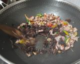 Foto langkah ke 6 dari resep Tumis Cumi Belimbing Wuluh.