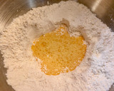 Foto del paso 5 de la receta Bizcocho de coco y lima con glaseado de coco rosa