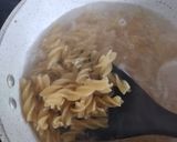 Foto langkah ke 1 dari resep Fusilli Carbonara tiga bahan.