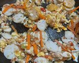 Foto langkah ke 3 dari resep [Eps. 58] Kwetiau Goreng Medhok 🥡🥢.