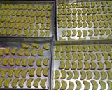 Foto langkah ke 4 dari resep Garlic Cheese Cookies.