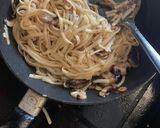 Foto langkah ke 3 dari resep Pasta aglio olio mudah.