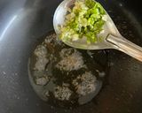 A picture of step 2 of Dhaba Style Spinach Mushroom 🍄‍🟫.