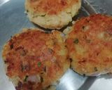 A picture of step 4 of Crispie Poha Potato Tikki Burger.