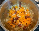 Foto del paso 2 de la receta: Judías blancas con costillas, calabaza y kale