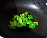 A picture of step 1 of Kadhai Paneer.