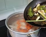 Foto langkah ke 4 dari resep Sop Ayam Suegeer ala Pak Min Klaten.