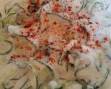 Tejfölös uborkasaláta recept fázis 2 fotója