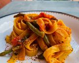 Foto del passaggio 3 della ricetta Tagliatelle ai fagiolini e pomodori